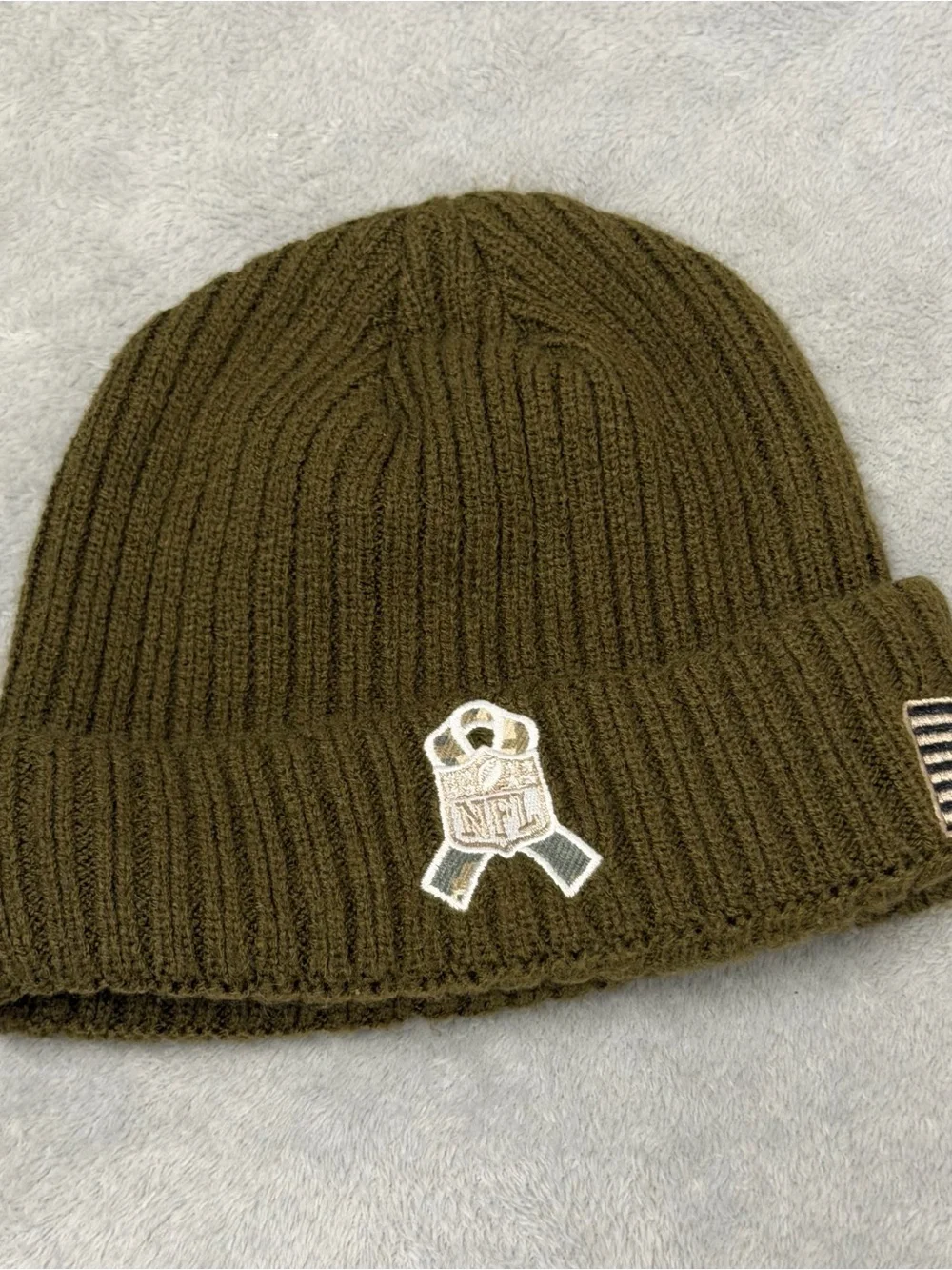 San Francisco 49ers New Era Salute To Service Cuffed Knit Beanie Hat